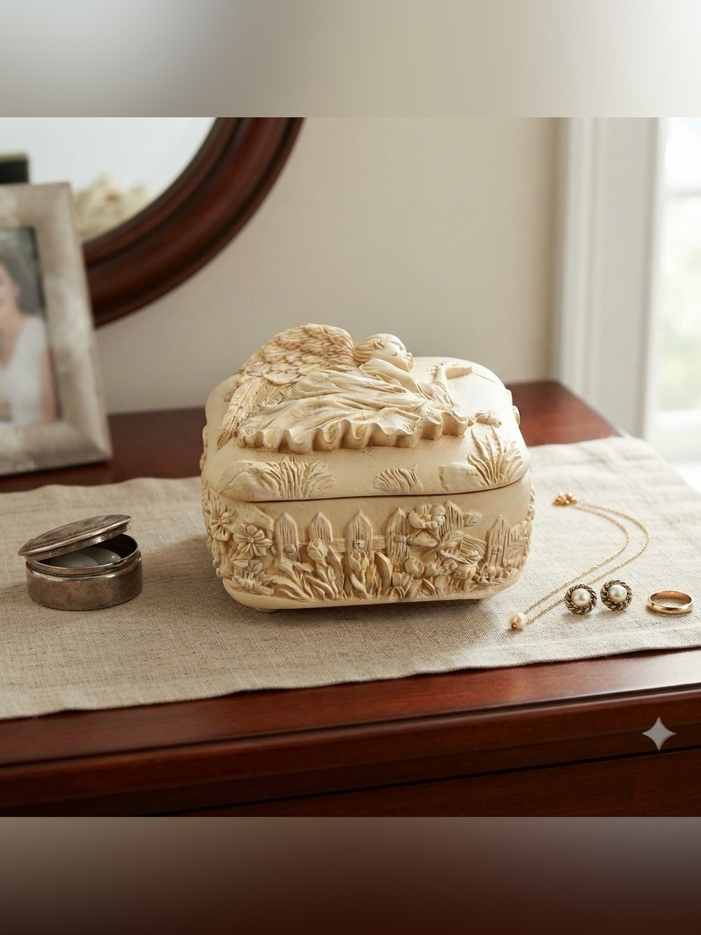Diverse bokser/poser Angel trinket Boxes Butterfly Dreams